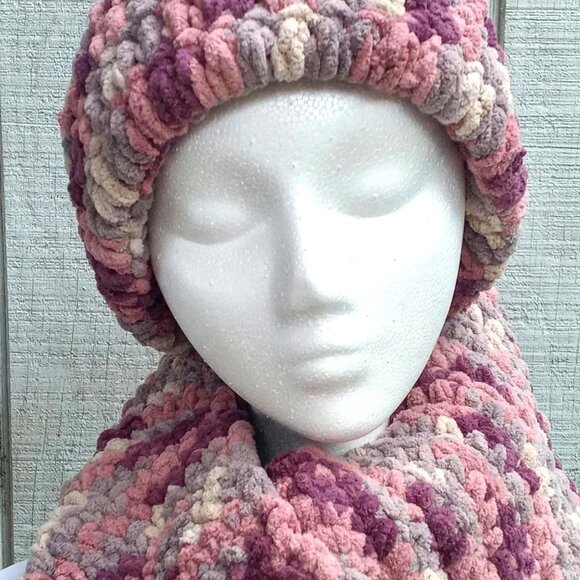 Women's Crochet Hat & Infinity Scarves Set - Picture 3 of 5